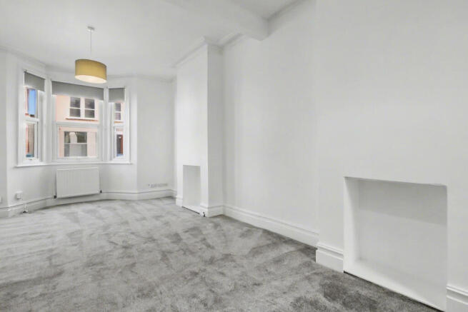 2.LOUNGE.JPG
