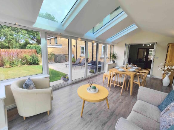6 bed Detached for sale Image 10