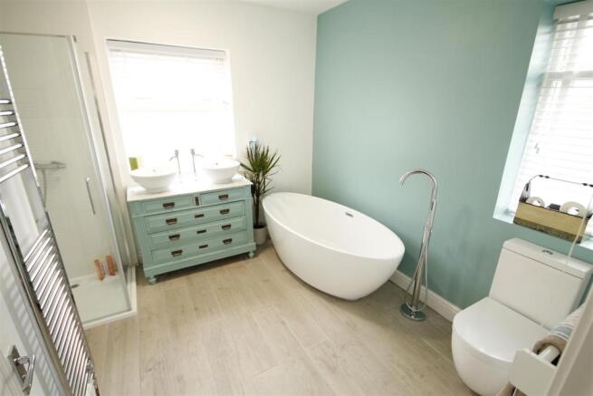 Family Bathroom/WC