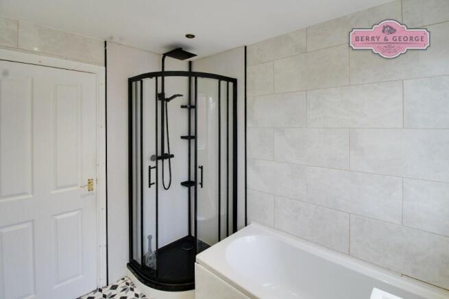 FAMILY BATHROOM TWO
