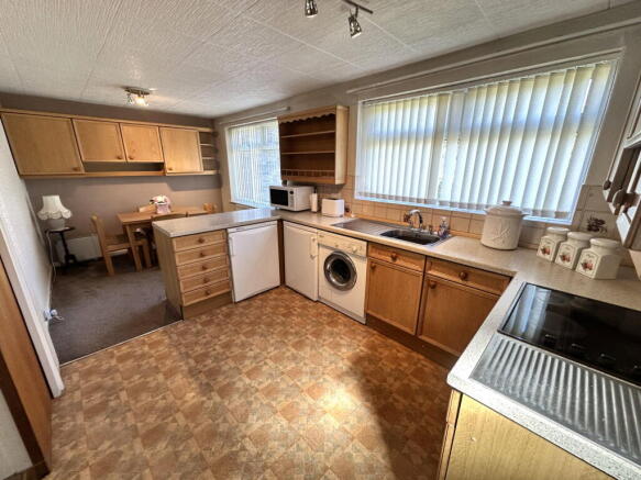 3 bed Semi-Detached for sale Image 6