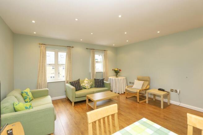 2 bed Flat for sale Image 6