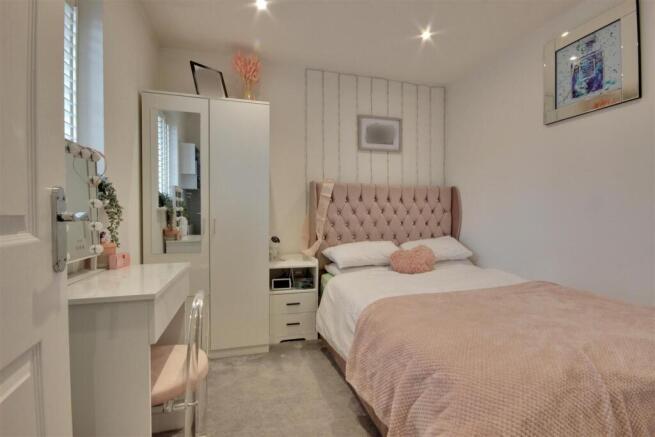 4 bed Semi-Detached for sale Image 10