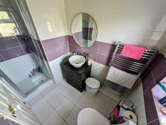 ensuite 2.jpg