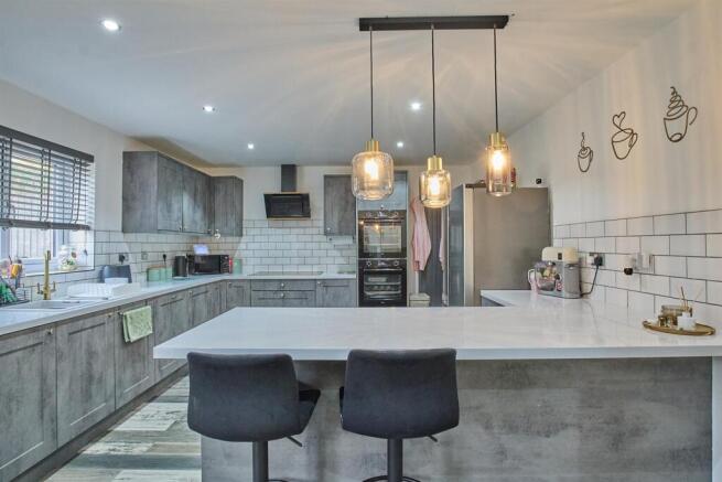 Coronation Road 11.jpg