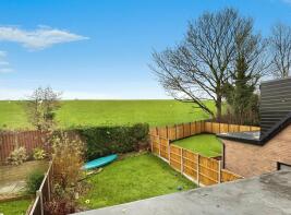 14, Whinmore Gardens, Gomersal, Cleckheaton BD19 4HG