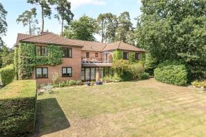 6, Colville Gardens, Lightwater GU18 5QQ