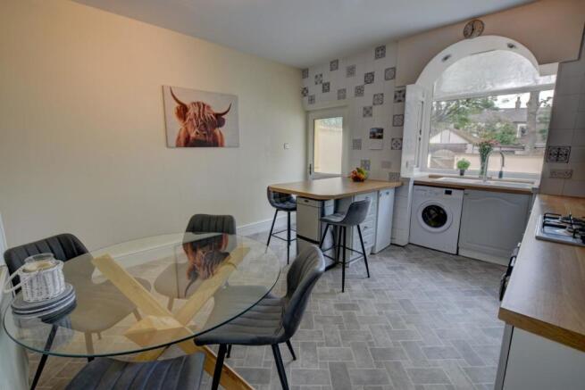 Kitchen 2.jpg