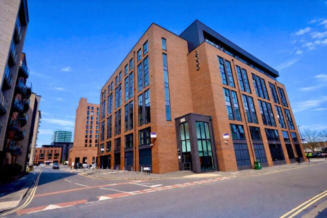 3 bed Apartment to rent Image 10