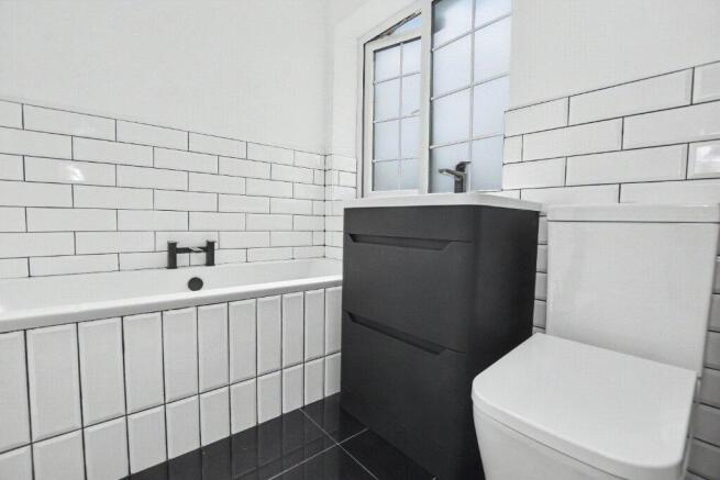 3 bed Semi-Detached for sale Image 6