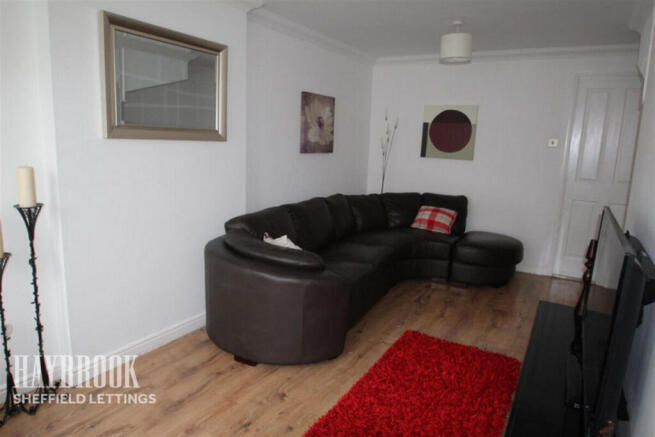 3 bed Semi-Detached to rent Image 9