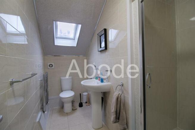 8 bed House to rent Image 4