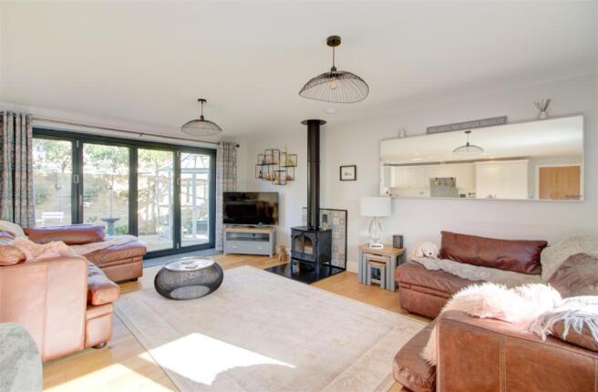 Sitting/dining/kitchen