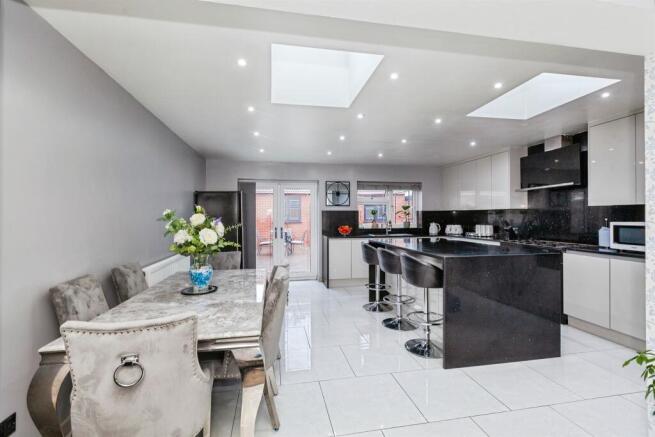Whitby Road, Slough photo 4