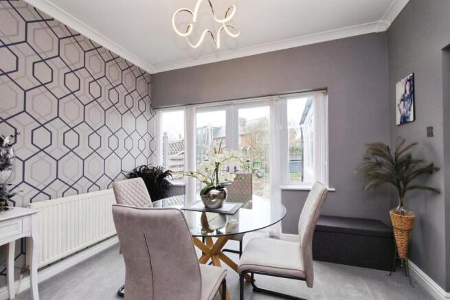 4 bed Semi-Detached for sale Image 6