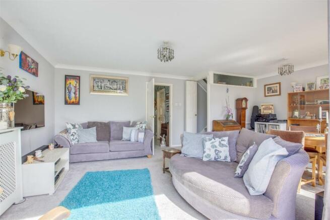27 Wrights Lane, HP16 0LQ-8.jpg