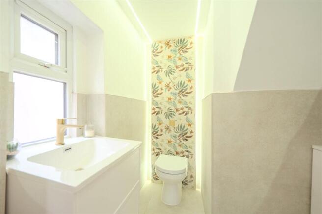 4 bed Semi-Detached for sale Image 11