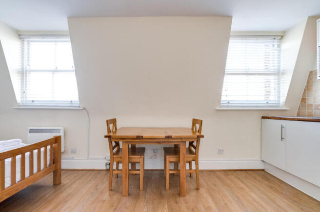 85ER8 - Flat 8 Elsham Rd W14-1.jpg