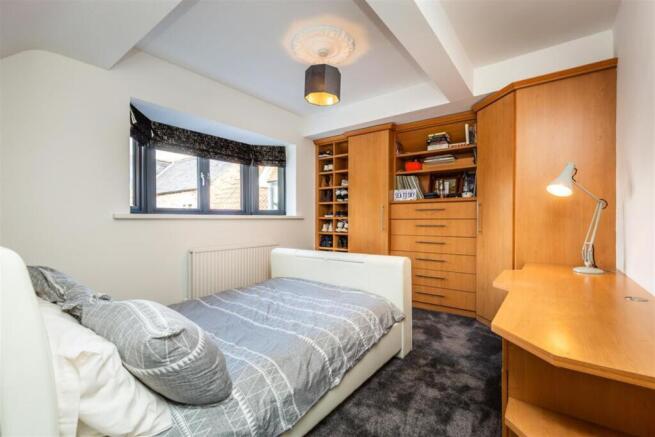 5 bed Detached for sale Image 12