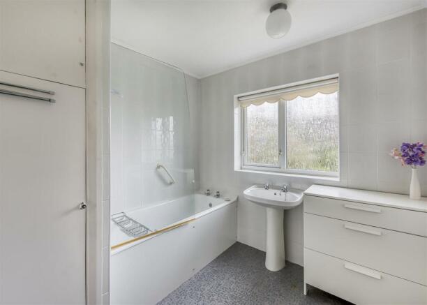 14 Peterdale Drive-bathroom.jpg