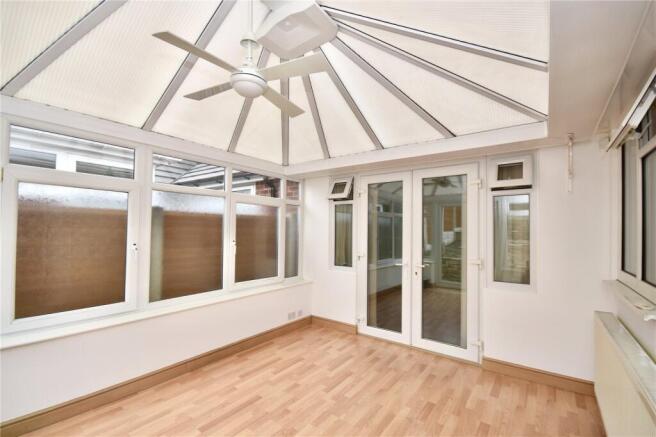 4 bed Bungalow for sale Image 11