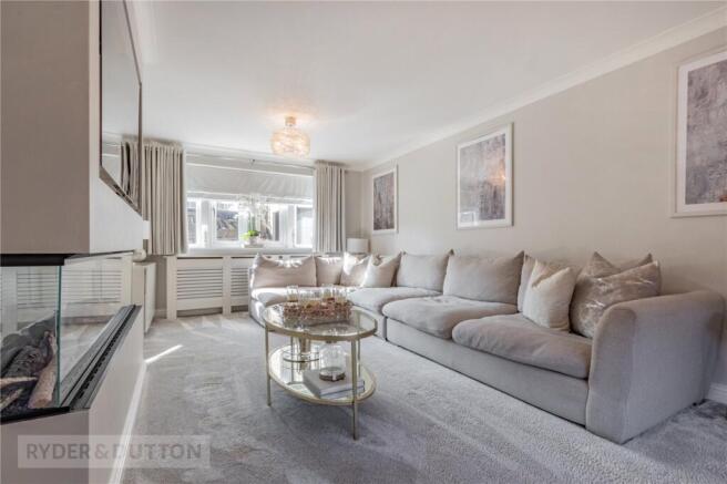 6 bed Detached for sale Image 5