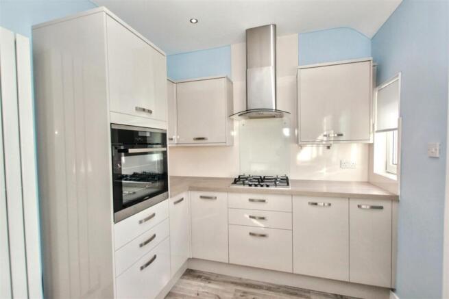 6- Kitchen.jpg