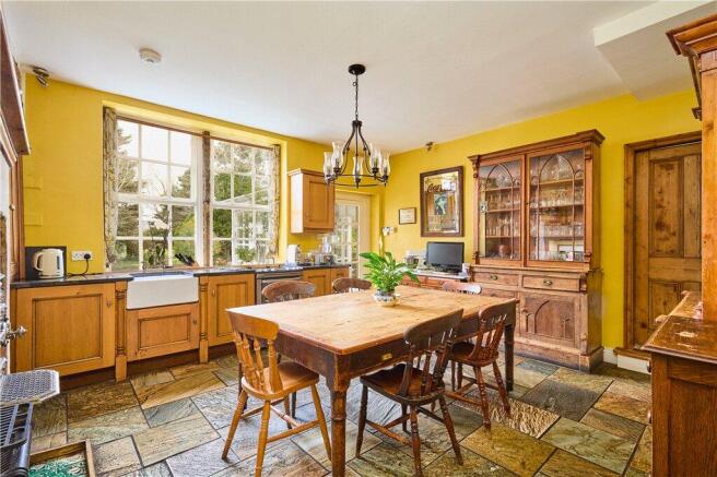 5 bed Terraced for sale Image 8