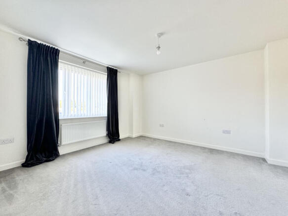 2 bed Apartment to rent Image 4