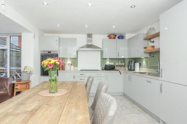 4 bed Detached for sale Image 11