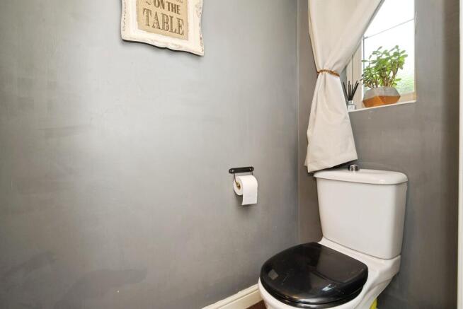 3 bed Town House for sale Image 5