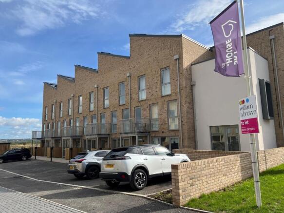 4 bed Town House to rent Image 12