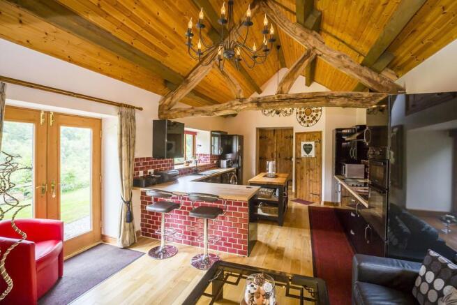 OPEN PLAN KITCHEN/FAMILY ROOM