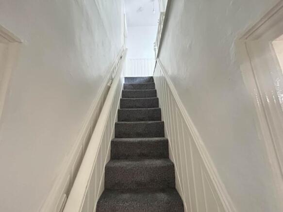 4 bed House to rent Image 11