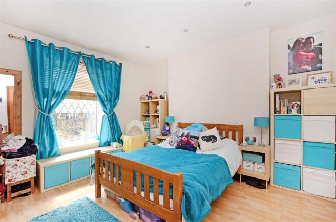 Bedroom 1 (1).jpg