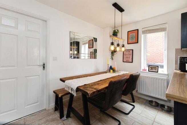 3 bed Semi-Detached for sale Image 4