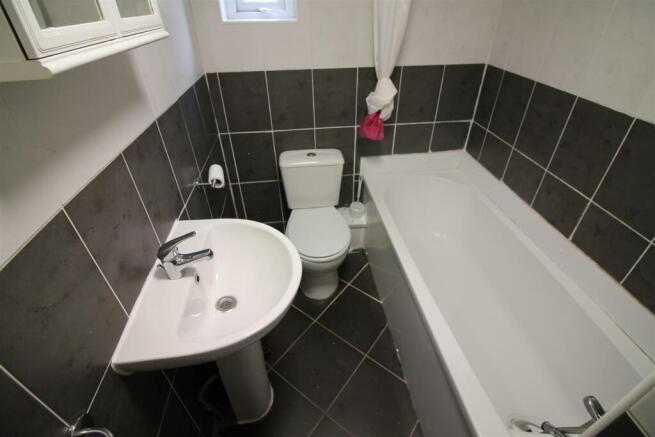 3 bed House to rent Image 10