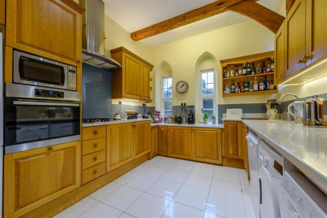 8448569-interior29.jpg