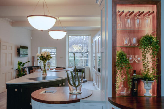 5 bed Detached to rent Image 6