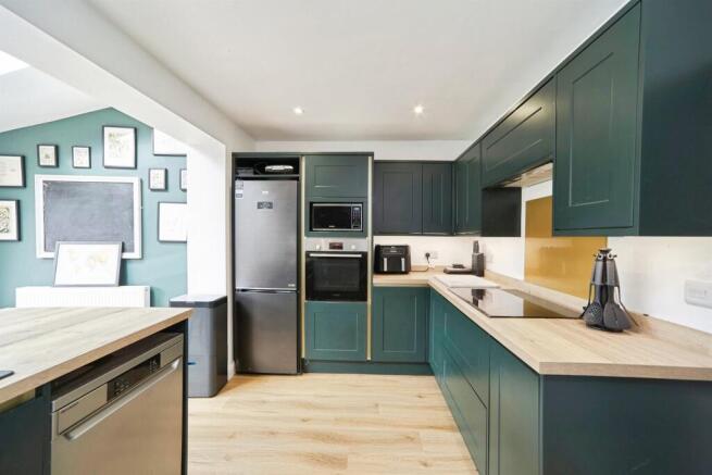 3 bed Semi-Detached for sale Image 12