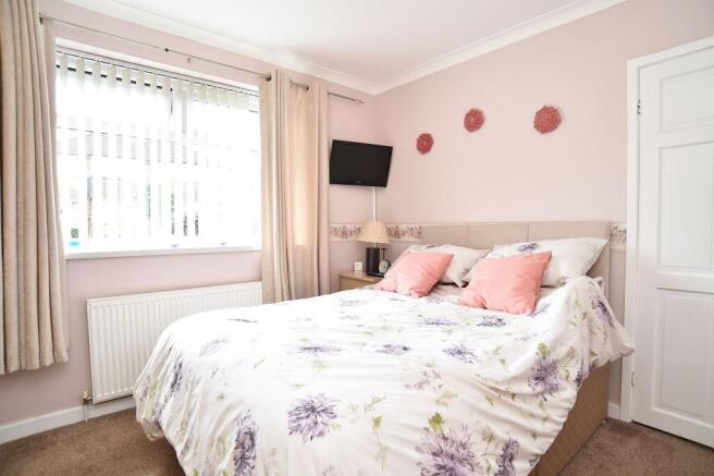 2 bed Semi-Detached Bungalow for sale Image 8