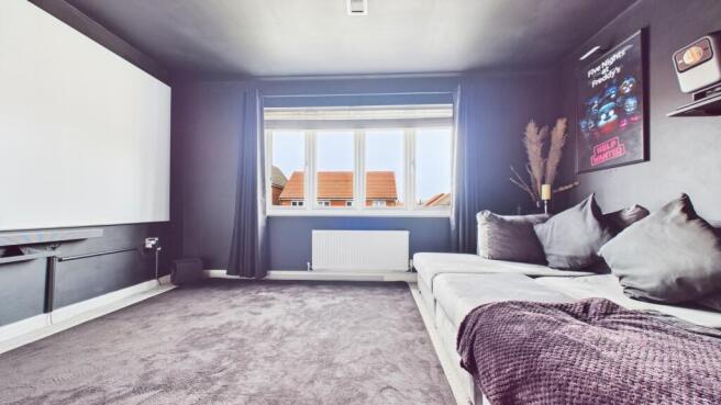 5 bed Detached for sale Image 11
