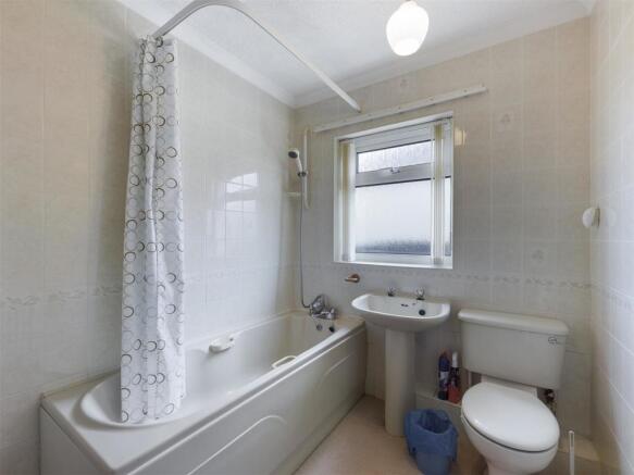 BathroomWC.jpg