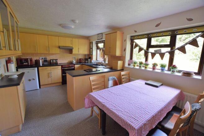 Kitchen/Dining...