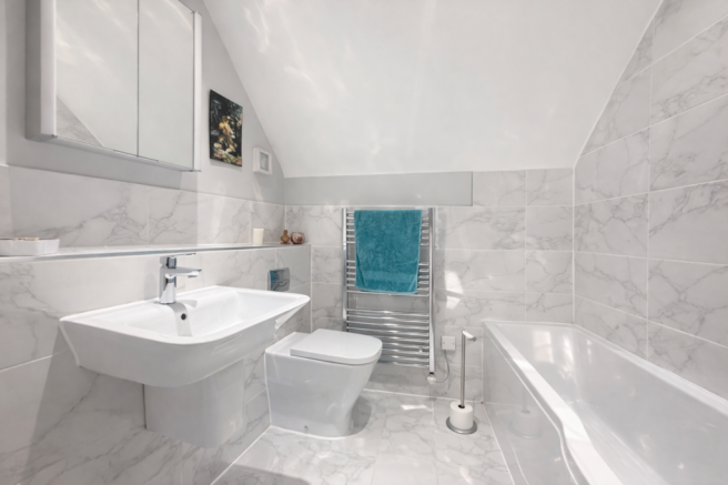 Modern bathroom with natural light-3