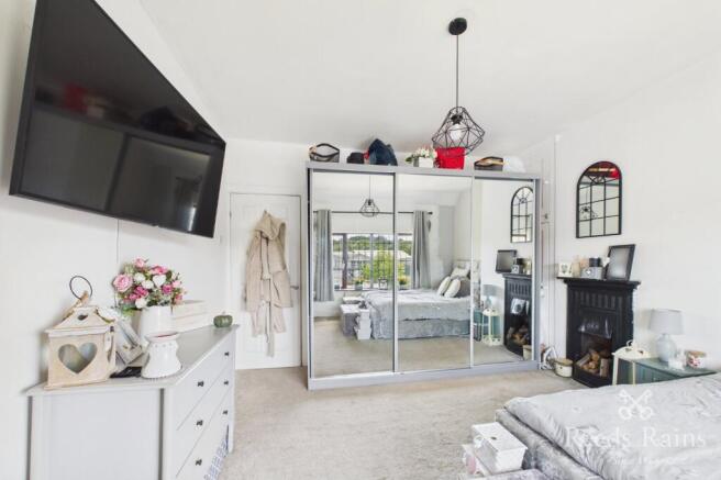 3 bed Terraced for sale Image 10
