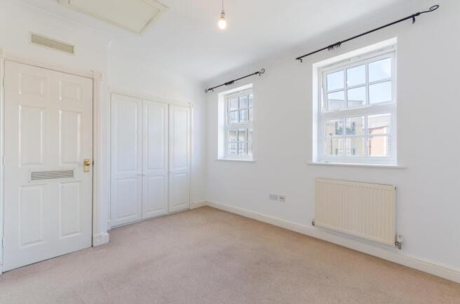 2 bed Terraced to rent Image 8