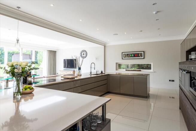 Birds Hill Rise, Oxshott, Leatherhead, Surrey, KT22 photo 4