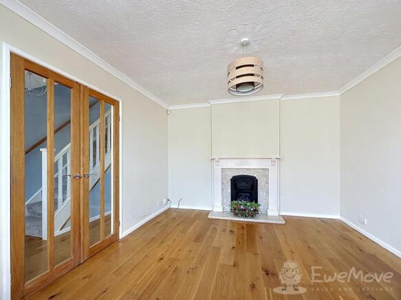 Lounge with Gas Fireplace