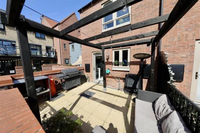 2 bed Terraced for sale Image 11